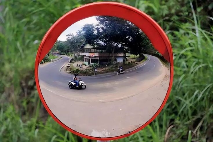 Convex Mirror